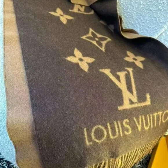 Louis Vuitton Shawl - Picture 6 of 6